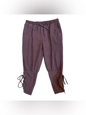 Cropped Drawstring Ankle Joggers in Deep Plum